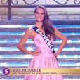  Miss Provence d&eacute;file en robe de princesse lors de la c&eacute;r&eacute;monie de Miss France 2015 sur TF1, le samedi 6 d&eacute;cembre 2014. 