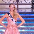  Miss Ile-de-France d&eacute;file en robe de princesse lors de la c&eacute;r&eacute;monie de Miss France 2015 sur TF1, le samedi 6 d&eacute;cembre 2014. 