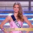  Miss Centre d&eacute;file en robe de princesse lors de la c&eacute;r&eacute;monie de Miss France 2015 sur TF1, le samedi 6 d&eacute;cembre 2014. 