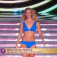 Miss Ile-de-France d&eacute;file en robe de princesse lors de la c&eacute;r&eacute;monie de Miss France 2015 sur TF1, le samedi 6 d&eacute;cembre 2014. 