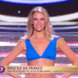  Miss Ile-de-France d&eacute;file en robe de princesse lors de la c&eacute;r&eacute;monie de Miss France 2015 sur TF1, le samedi 6 d&eacute;cembre 2014. 