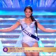 Miss Tahiti d&eacute;file dans l'univers de la Reine des Neiges, lors de la c&eacute;r&eacute;monie de Miss France 2015 sur TF1, le samedi 6 d&eacute;cembre 2014. 