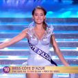  Miss C&ocirc;te d'Azur d&eacute;file dans l'univers de la Reine des Neiges, lors de la c&eacute;r&eacute;monie de Miss France 2015 sur TF1, le samedi 6 d&eacute;cembre 2014. 
