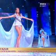  Miss C&ocirc;te d'Azur d&eacute;file dans l'univers de la Reine des Neiges, lors de la c&eacute;r&eacute;monie de Miss France 2015 sur TF1, le samedi 6 d&eacute;cembre 2014. 