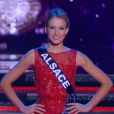  Miss Alsace d&eacute;file lors de la c&eacute;r&eacute;monie de Miss France 2015 sur TF1, le samedi 6 d&eacute;cembre 2014. 