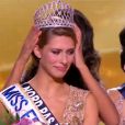 Camille Cerf (Miss Nord-Pas-de-Calais), sacrée Miss France 2015, lors de la cérémonie de Miss France 2015 sur TF1, le samedi 6 décembre 2014.