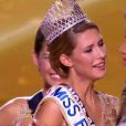 Camille Cerf (Miss Nord-Pas-de-Calais), sacrée Miss France 2015, lors de la cérémonie de Miss France 2015 sur TF1, le samedi 6 décembre 2014.