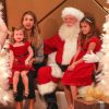 Jessica Alba et ses filles Honor et Haven rencontrent le Père Noël au Beverly Center. Beverly Hills, le 6 décembre 2014.