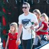 Jessica Alba, son mari Cash Warren et leurs filles Honor et Haven achètent un sapin de Noël au Beverly Center. Beverly Hills, le 6 décembre 2014.