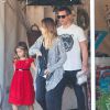 Jessica Alba, son mari Cash Warren et leur fille Honor achètent un sapin de Noël au Beverly Center. Beverly Hills, le 6 décembre 2014.