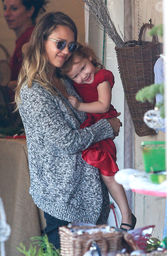 Jessica Alba et sa craquante fille Haven au Beverly Center. Beverly Hills, le 6 décembre 2014.