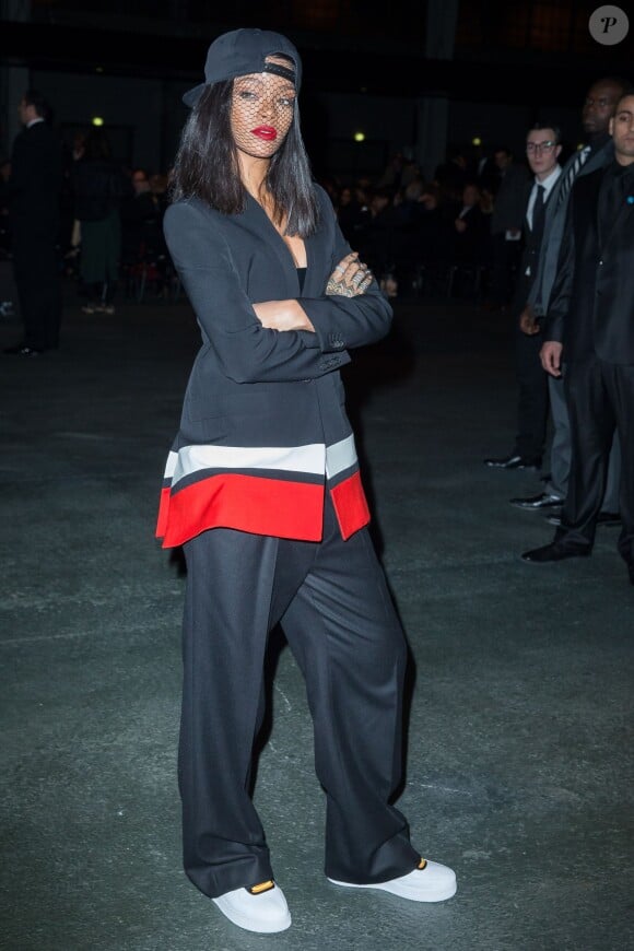 Rihanna lors du défilé Givenchy prêt-à-porter automne-hiver 2014-2015 à Paris, le 2 mars 2014.