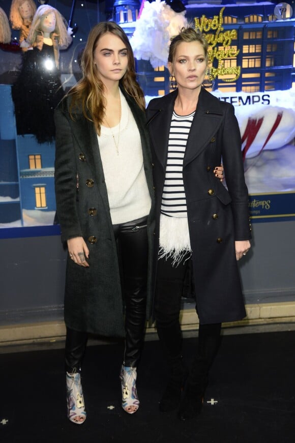 Cara Delevingne et Kate Moss lors de la présentation des vitrines de Noël du centre commercial Printemps Haussmann à Paris, le 6 novembre 2014.