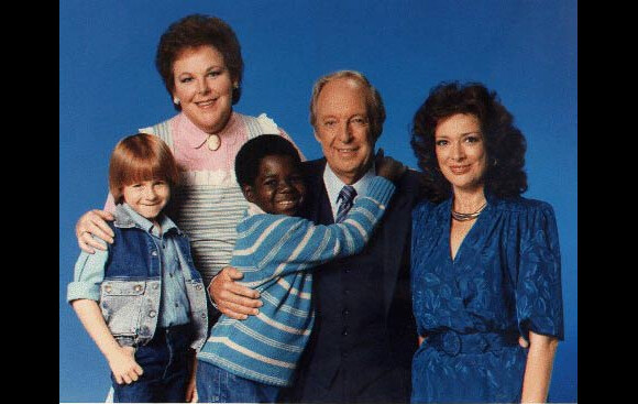 Danny Cooksey, Mary Jo Catlett, Gary Coleman, Conrad Bain et Mary Ann Mobley dans la série "Arnold et Willy" en 1986.