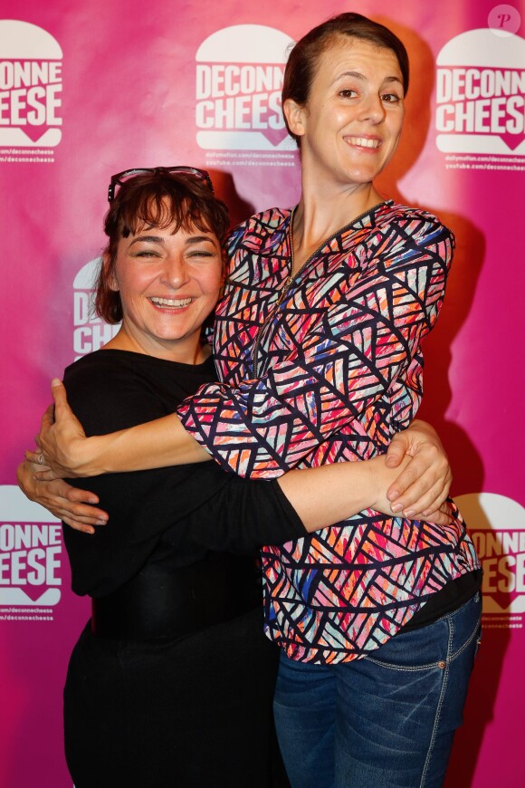Exclusif - Sandra Colombo (du duo Kicékafessa), Nicole Ferroni - Soirée de lancement de "Deconne Cheese", une nouvelle chaîne d'humour lancée sur internet, au restaurant "le Floors" à Paris, le 10 décembre 2014. 