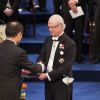 Le roi Carl Gustav de Suède et le Prix Nobel de physique Shuji Nakamura - Cérémonie de remise des Prix Nobel à Stockholm le 10 décembre 2014