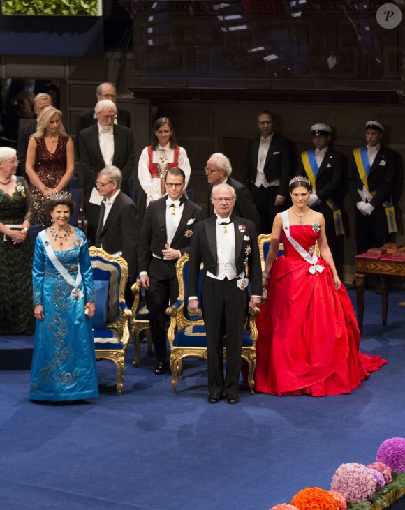 La reine Silvia de Suède, le prince Daniel, le roi Carl Gustav et la princesse Victoria - Cérémonie de remise des Prix Nobel à Stockholm le 10 décembre 2014
