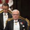 Le prince Daniel et le roi Carl Gustav de Suède - Cérémonie de remise des Prix Nobel à Stockholm le 10 décembre 2014