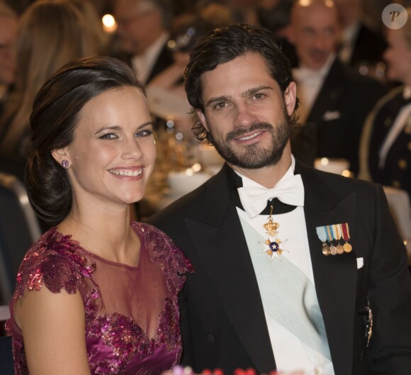 Le prince Carl Philip de Suède et sa fiancée Sofia Hellqvist - Dîner de Gala en l'honneur des Prix Nobel à Stockholm en Suède le 10 novembre 2014.