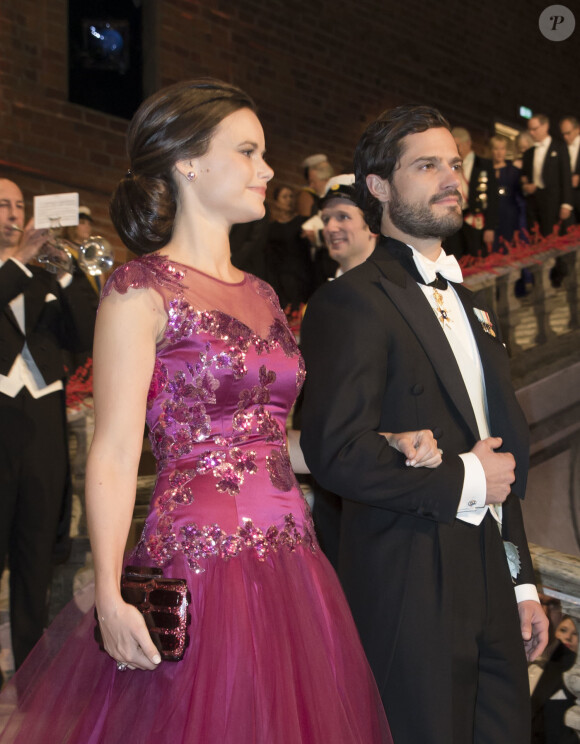 Le prince Carl Philip de Suède et sa fiancée Sofia Hellqvist - Dîner de Gala en l'honneur des Prix Nobel à Stockholm en Suède le 10 novembre 2014