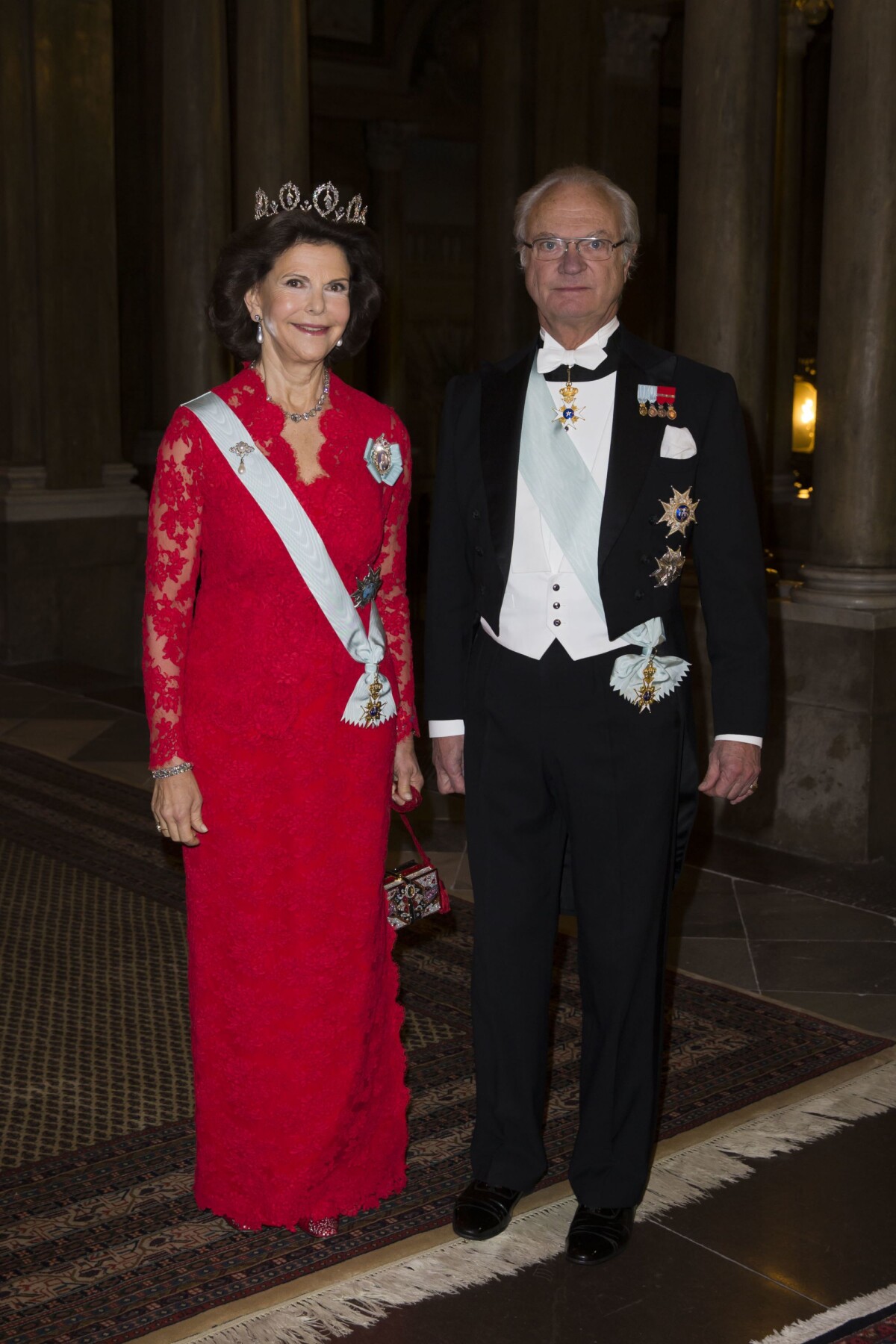 Vidéo : Le Roi Carl Gustav Et La Reine Silvia De Suède Arrivant Au ...