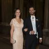 Le prince Carl Philip et sa fiancée Sofia Hellqvist arrivant au dîner donné par le couple royal en l'honneur des lauréats des Prix Nobel au palais royal à Stockholm, le 11 décembre 2014.
