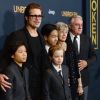 Brad Pitt avec ses enfants Maddox Jolie-Pitt, Pax Jolie-Pitt, Shiloh Jolie-Pitt à la première du film "Unbroken" à Hollywood, le 15 décembre 2014.
 