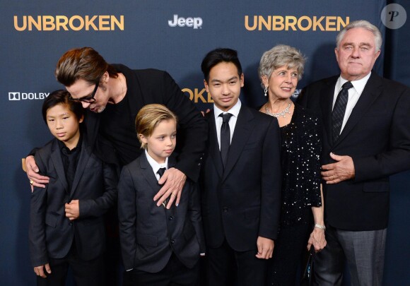 Shiloh Jolie-Pitt, portrait craché de ses parents à la première du film "Unbroken" à Hollywood, le 15 décembre 2014.
 