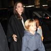 Angelina Jolie emmène ses filles Shiloh et Zahara faire du shopping à New York, le 21 novembre 2014.