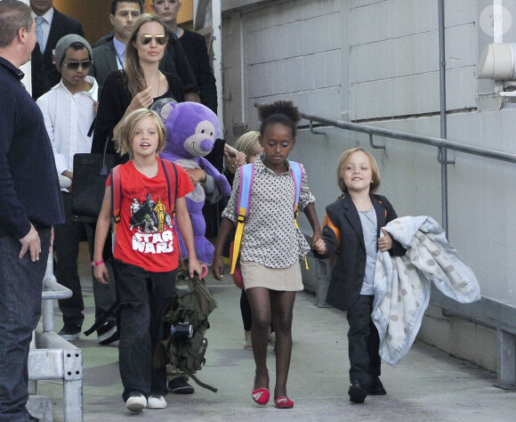 Angelina Jolie avec ses six enfants Maddox, Zahara, Pax, Shiloh, Knox & Vivienne à Sydney, le 5 septembre 2013.