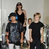 Angelina Jolie avec Shiloh, Vivienne et Pax à Tokyo, le 21 juin 2014.