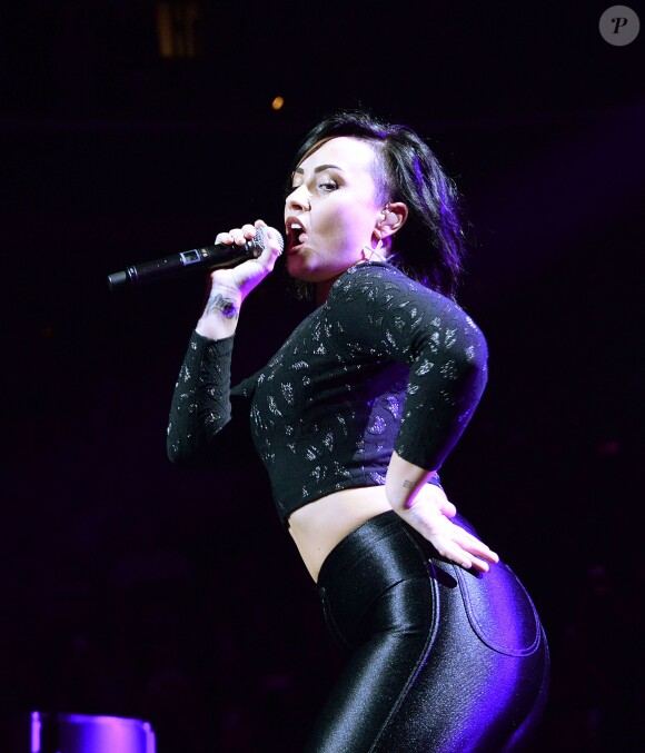 Demi Lovato preste lors du Jingle Ball de la station Hot 99.5 au Verizon Center. Washington, le 15 décembre 2014.