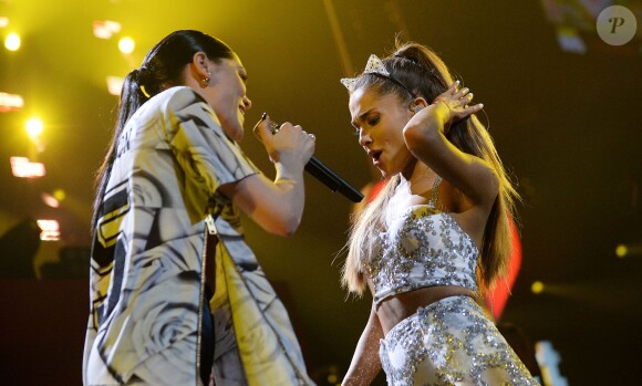 Jessie J et Ariana Grande prestent lors du Jingle Ball de la station Hot 99.5 au Verizon Center. Washington, le 15 décembre 2014.