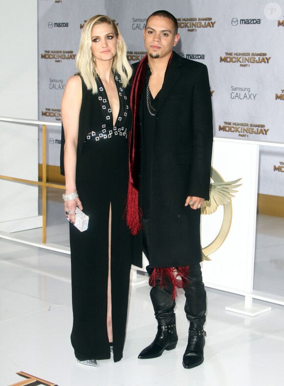 Evan Ross et sa femme Ashlee Simpson - Avant-première du film Hunger Games - La Révolte (partie 1) à Los Angeles le 17 novembre 2014