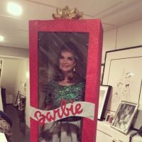 Une Barbie Brooke Shields au pied du sapin !