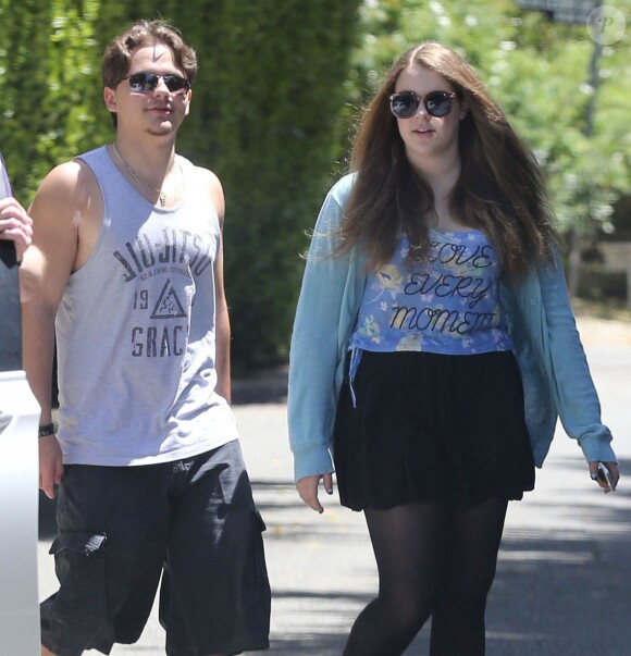 Prince Jackson se promène avec sa petite amie Nikita Bess et sa mère à Beverly Hills. Le 8 mai 2014 
