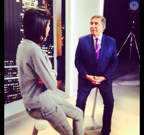 Malika Ménard interviewe Jean-Pierre Foucault pour son émission sportive sur L'Equipe 21. Juillet 2014.
