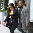  Kim Kardashian et Kanye West quittent un restaurant Caffe Primo, &agrave; West Hollywood. Le 20 d&eacute;cembre 2014. 