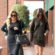  Kendall Jenner et Khlo&eacute; Kardashian ont d&eacute;jeun&eacute; au restaurant Chin Chin &agrave; Los Angeles. Le 19 d&eacute;cembre 2014. 