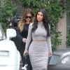 Kim et Khloé Kardashian quittent l'institut de beauté Epione à Beverly Hills. Los Angeles, le 19 décembre 2014.