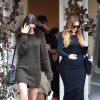 Kendall Jenner et Khloé Kardashian quittent l'institut de beauté Epione à Beverly Hills. Los Angeles, le 19 décembre 2014.