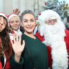 La charmante Lio - Plus de 250 personnes ont participé, vêtues en Père Noël, à la première Grande Parade des Pères Noël de la Côte d'Azur, avec comme marraine la chanteuse et comédienne Lio, à Vallauris Golfe-Juan, le 20 décembre 2014.