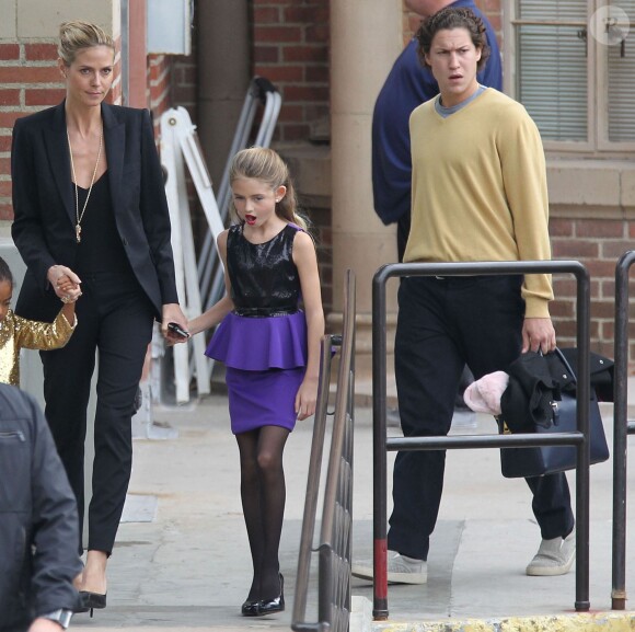 Heidi Klum, son comagnon Vito Schnabel et ses enfants Lou et Leni quittent le Royce Hall à UCLA, après une représentation du spectacle Casse-noisette. Los Angeles, le 21 décembre 2014.