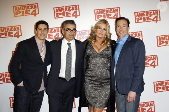 Jason Biggs, Eugene Levy, Jennifer Coolidge et Chris Klein lors de l'avant-première du film American Pie 4 le 26 mars 2012 à Paris