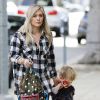 Hilary Duff est allée chercher son fils Luca à son atelier d'éveil à West Hollywood, le 24 décembre 2014. Hilary Duff et son fils ont ensuite retrouvé Mike Comrie, son mari dont elle est séparée. Le couple tente de voir ce qui est le mieux pour eux vivre ensemble ou pas.