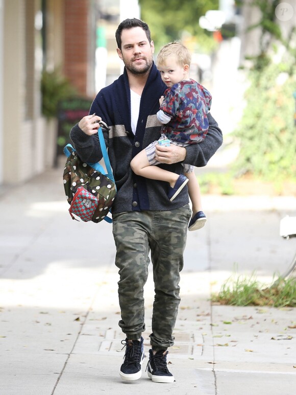 Hilary Duff est allée chercher son fils Luca à son atelier d'éveil à West Hollywood, le 24 décembre dernier.