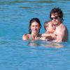 Mark Wahlberg, avec sa femme Rhea Durham et leurs enfants Ella Rae, Michael, Brendan Joseph et Margaret Grace, profitent de la plage lors de leurs vacances sur l'île de la Barbade, le 26 décembre 2014.