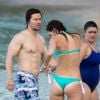 Le comédien Mark Wahlberg, avec sa femme Rhea Durham et leurs enfants Ella Rae, Michael, Brendan Joseph et Margaret Grace, profitent de la plage lors de leurs vacances sur l'île de la Barbade, le 26 décembre 2014.