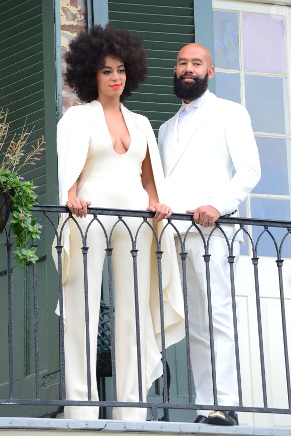 Solange Knowles et Alan Ferguson ont choisi de prendre des vélos à la place d'une limousine afin de rejoindre leurs invités, parmi lesquels se trouvent Beyoncé, son mari Jay-Z et leur fille Blue Ivy après leur mariage à la Nouvelle-Orléans, le 16 novembre 2014.  