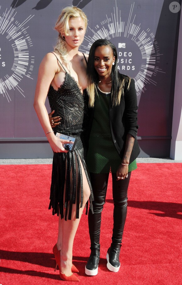 Ireland Baldwin et sa petite amie Angel Haze aux MTV Video Music Awards à Inglewood, le 24 août 2014.